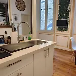 Studio Lumineux Et Fleuri Idealement Situe Apartmán