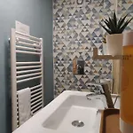 Studio Lumineux Et Fleuri Idealement Situe Apartmán