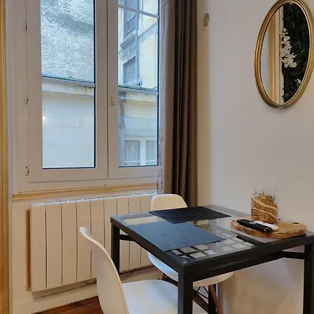 Studio Lumineux Et Fleuri Idealement Situe * Caen