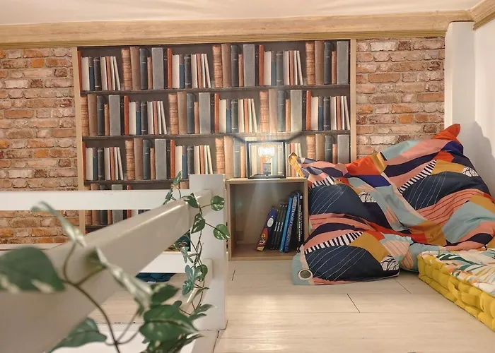 Daire Studio Lumineux Et Fleuri Idealement Situe