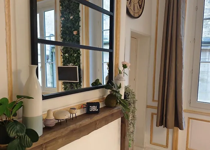 Daire Studio Lumineux Et Fleuri Idealement Situe